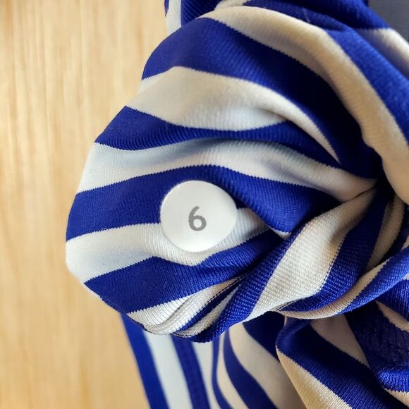 LULULEMON Run Stay On Course Blue and White Striped Tank Top Size 6 - Picture 5 of 6